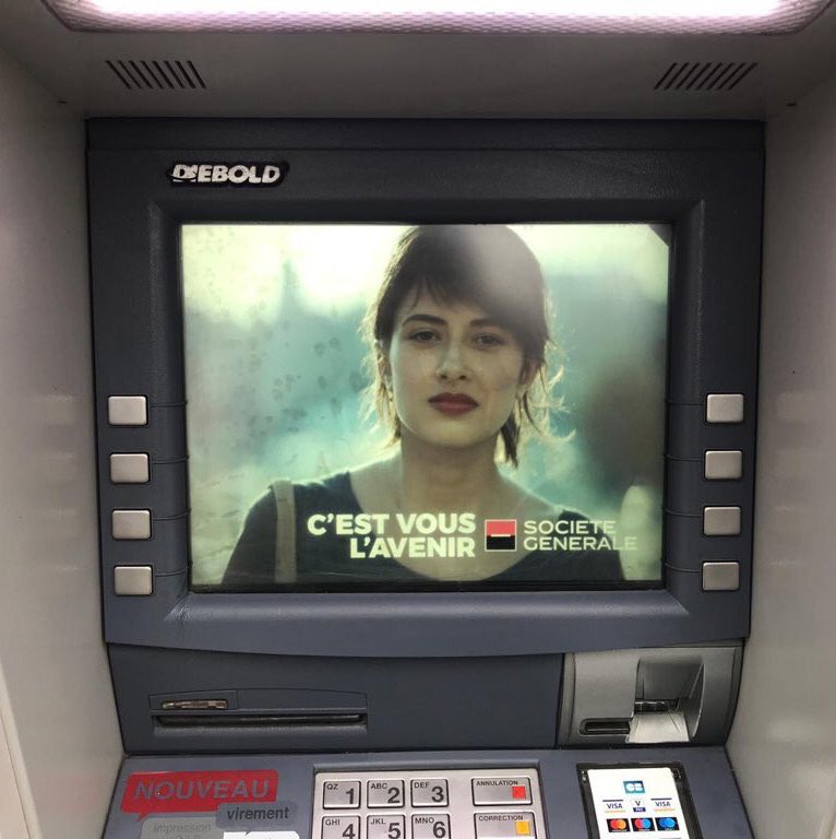 LaurentGoutard's tweet photo. Très fier 😊 de voir notre nouvelle signature « C’est vous l’avenir » sur nos agences, dans les villes à la télé et sur les réseaux sociaux 😊 #TheFutureIsYou @SG_presse @SG_etvous https://t.co/zIHFBDC06s