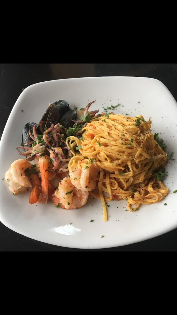 Vito's Pizzeria tweet media