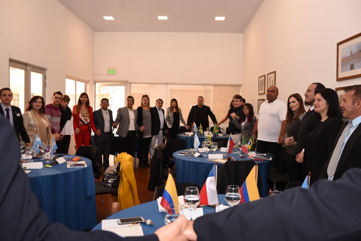 FundacionVarkey's tweet photo. Estamos comenzando el Encuentro Varkey Teacher Ambassadors LATAM en Colombia. Durante dos días, algunos de los maestros nominados al @teacherPrize en las últimas 3 ediciones del premio, se reunirán para debatir sobre cómo seguir impulsando la educación de la región. #VarkeySummit https://t.co/Kxsuk008E4