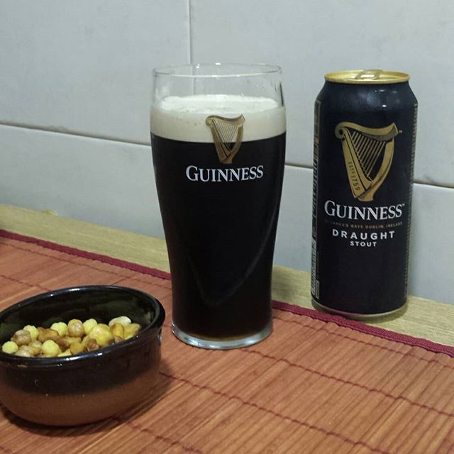 Salvatwitts's tweet photo. Dejar de fumar te arrastra a otros vicios.
#esunatrampa #dañoscolaterales #loveguinness #igtw https://t.co/SnDFR36O04