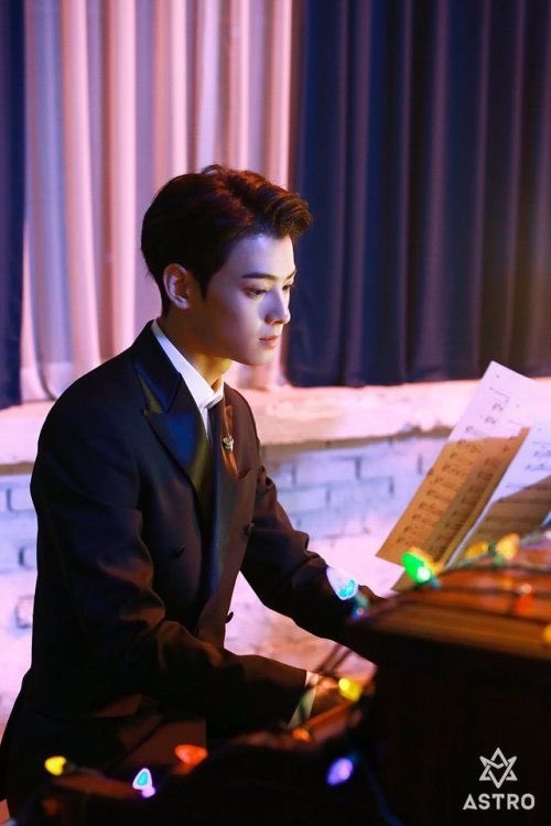 JuLeo_Project's tweet photo. 🎹💖

#eunwoo #eunwooastro #chaeunwoo #astro #kpopgermany #jlproject #JuLeo ~ Juli🐼 https://t.co/ivNIF31yXC