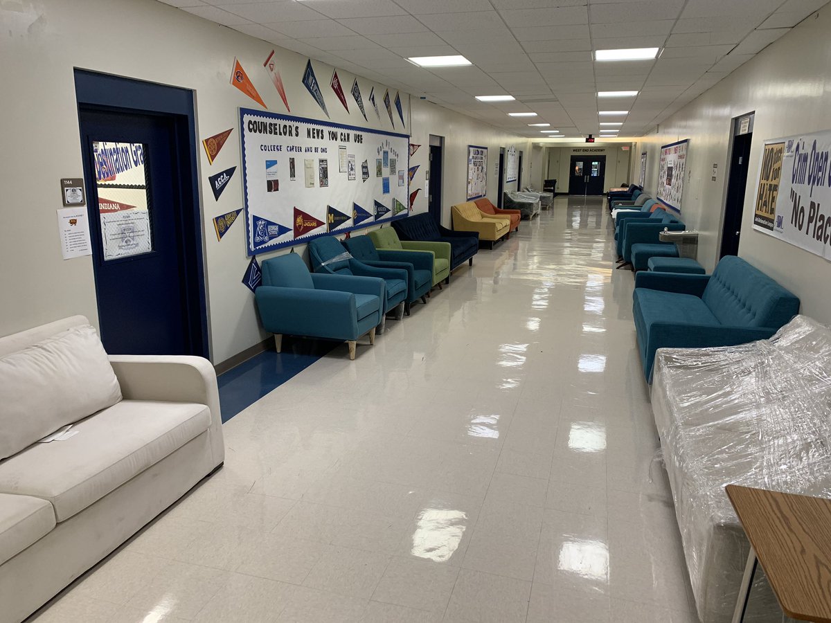 AlonzoACrim1's tweet photo. Our 🛋 for a cause students are refurbishing sofas. Please see @couchesfora for more details to purchase. @APSCTAE @apsupdate @dan_a_sims https://t.co/rNWcMMXclY