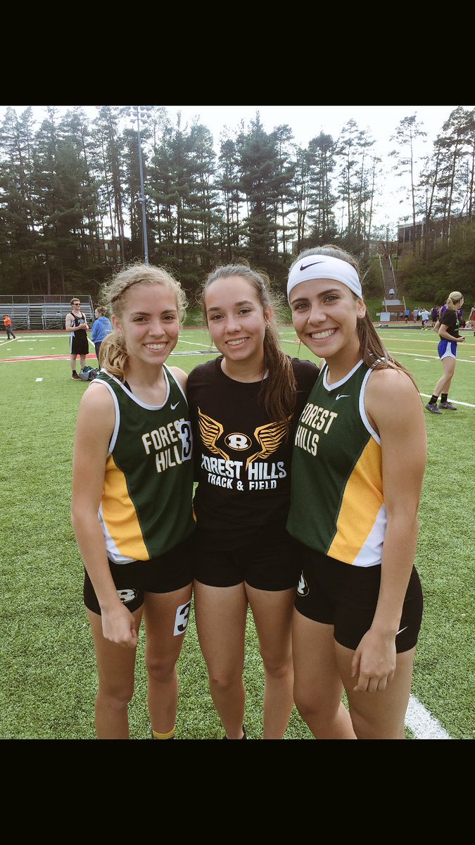 ang_rok24's tweet photo. Happy Birthday!! I hope you have a wonderful day! Miss you 💛💛💛@Lacey_Gr8house https://t.co/WWig0W4YZb
