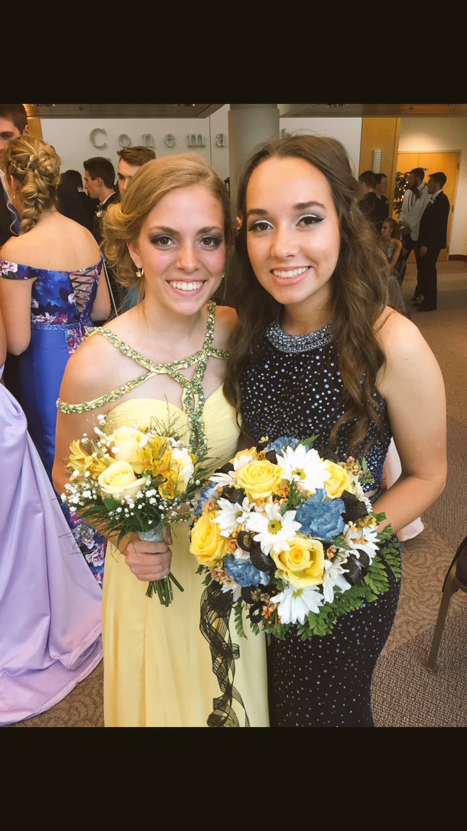 ang_rok24's tweet photo. Happy Birthday!! I hope you have a wonderful day! Miss you 💛💛💛@Lacey_Gr8house https://t.co/WWig0W4YZb