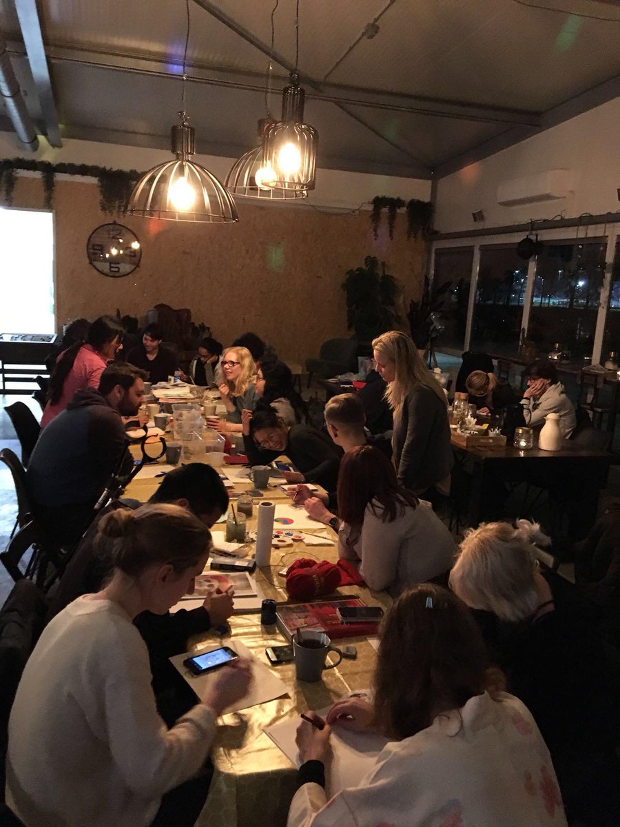 Ook voor kunst en cultuur zijn de bewoners van Place2BU eens in de 2 weken welkom in het centrum gebouw. Met elke 2 weken weer de mooiste projecten. #jongemakers #kunst #cultuur