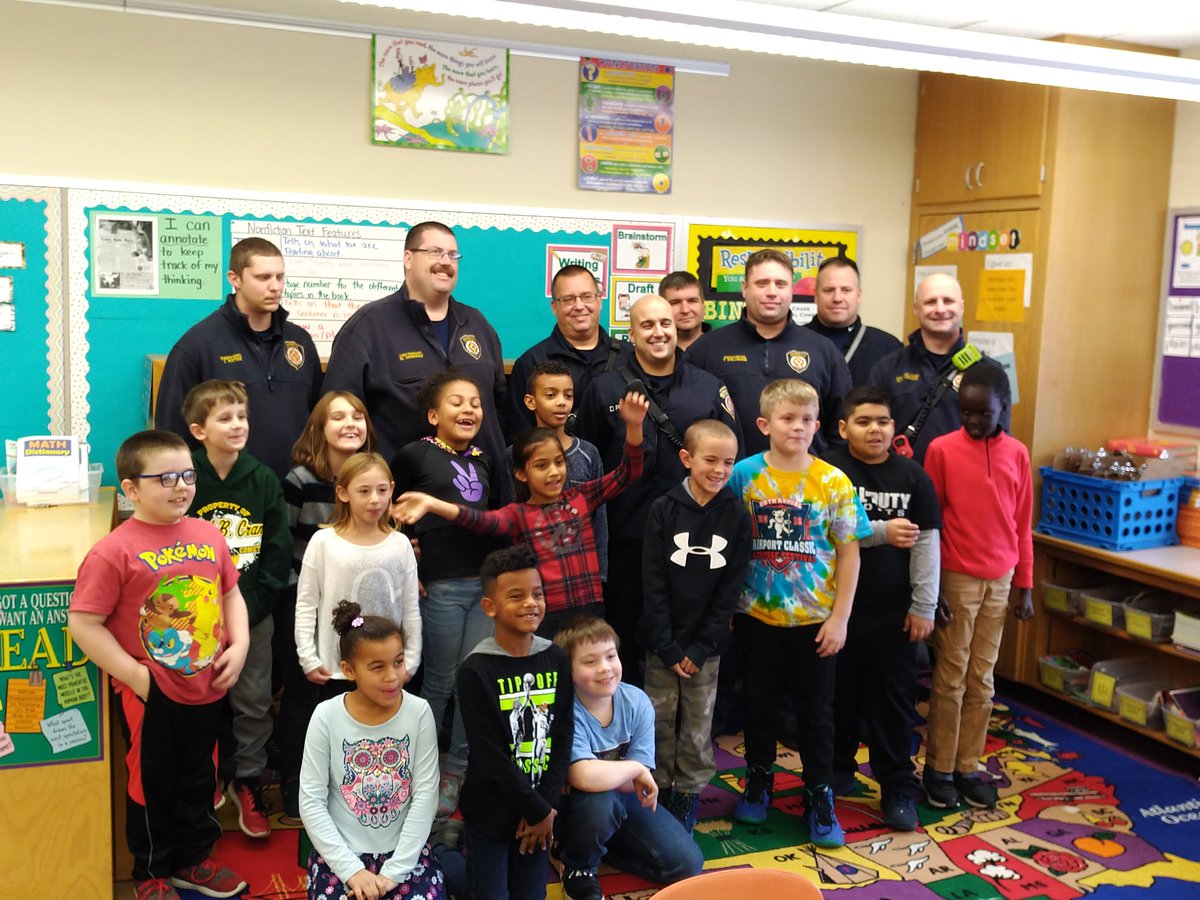 Henrietta_Fire's tweet photo. Great Pizza Party at Crane today!!

#RHCSD #IAFF3738 https://t.co/fOOJqPgTxY