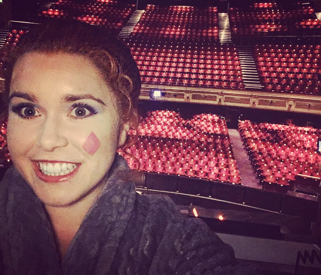 TaraErraught's tweet photo. Cenerraughtola here! Ready for #Wnocenerentola @WNOtweet at @brumhippodrome toi toi toi Tutti 😘😘😘 @Aoifemiskelly @heather_lowe14 @MatteoMacchioni #fabiocapitanucci #giorgiocaoduro #meastrohanus #ilovemyjob #iloverossini https://t.co/rRbiT5r9eK