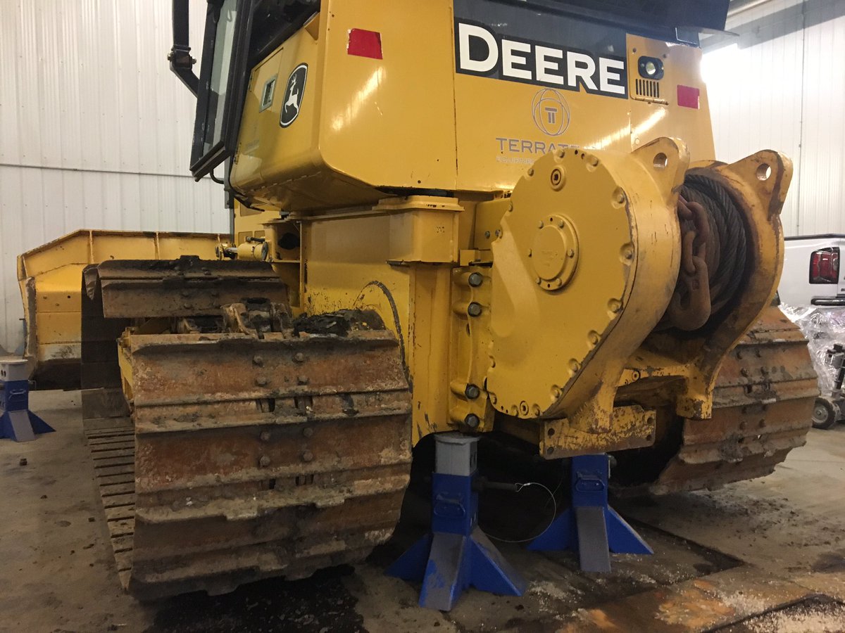 DJT6901's tweet photo. Tackling a final drive on a dozer today #shoplife #wannabemechanic #heavymechanic #shopbitch https://t.co/UnfHJEvHmN