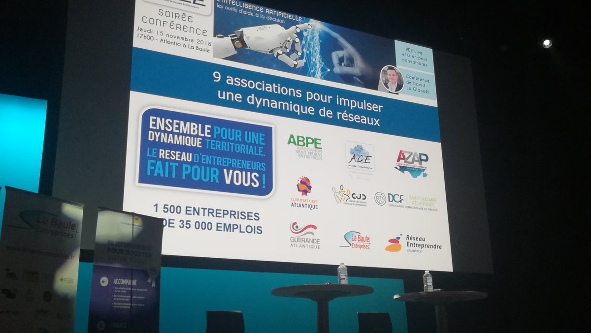 CCINantes's tweet photo. [#Réseau] Un peu de pédagogie et de dérision ce soir pour comprendre les enjeux de l'intelligence artificielle avec @dleglana à #PEE2018 📱💻. Les acteurs eco du territoire @peepresquile44 réunis à La Baule à l'initiative de 9 associations soutenues par @CCINantes. https://t.co/xRUbmaVHyi