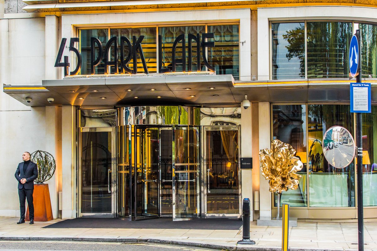 JillBerelowitz's tweet photo. Highly polished #BronzeLeaf #sculpture gracing the entrance @45ParkLane.
#OSMOSIS is open till end of January 2019 at #45ParkLane, courtesy of @AckermanStudio1 in association with @DC_LuxuryHotels . Photo credit: @CristinaSchek Cast by #MorrisSingerFoundry 🔥 https://t.co/cogtuvmSUw