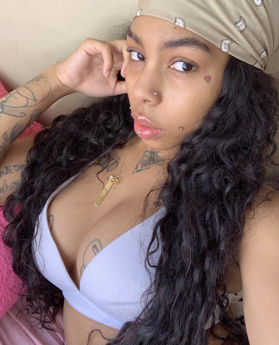 mistressc19's tweet photo. Kik : hotmommas93 or DM me 
#findome #sellingnudes #tits #ass #videos #cumtribute #cockwhore #cocktribute #camgirl #kik #DM #cockrate #pussy #nudes https://t.co/AWQmLYeoLs