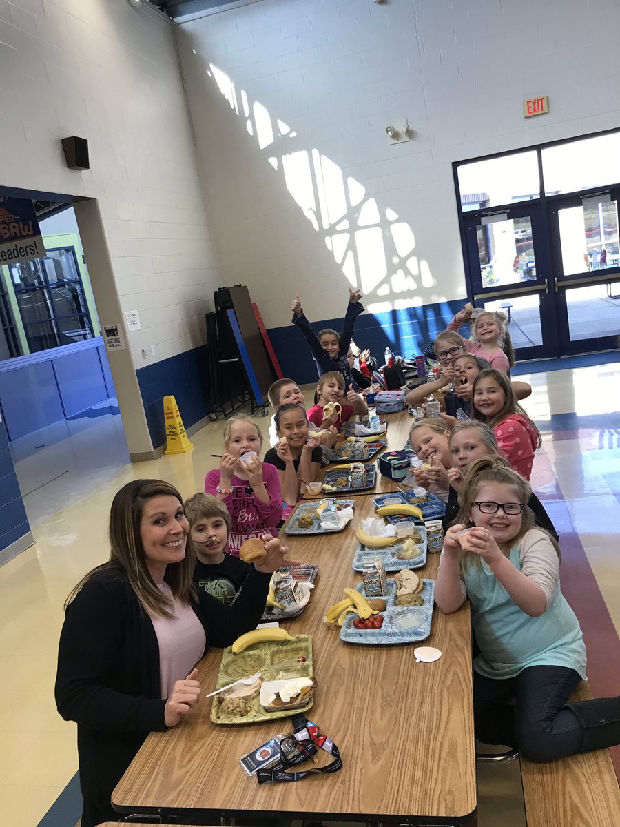 NinaJHenson's tweet photo. Need a pick me up... Thanksgiving feast with Tiger Leaders @HollisterElem will do it!! ππ¦ #HESTigerFamily https://t.co/ZvnOyc5wVp