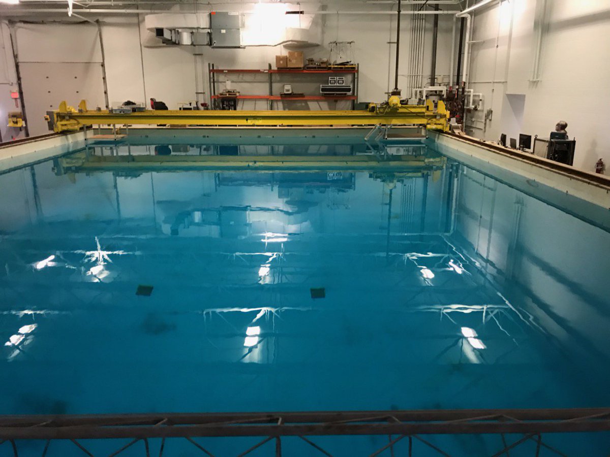 Chris11915217's tweet photo. In ESCI654 we went to the Ocean Engineering Laboratory to learn how waves affect mixing and transportation. The new water flume (picture below) simulates the hydraulic conditions of the deep ocean or a river bed. Interested to see the studies that use this new device!#AquaEco2018 https://t.co/ERHRGgCTiW