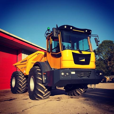 molsoncompact's tweet photo. Our customer told us:
🗣 “We need a dumper bigger than 10 tonne but smaller than a 6-wheeler. What are our options?”
🅰️ - There’s only one answer... a Bergmann ADT1️⃣5️⃣0️⃣
Great to see growing interest in these quality, German built ADTs
#Bergmann #MoveMoreForLess #Dumper https://t.co/7jGP0oM144
