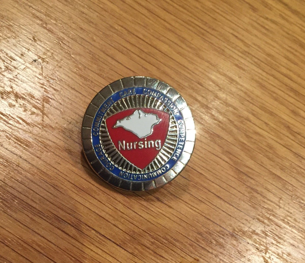 Barbara’s badge for Isle of Wight nurses . A small gesture but it’s about pride in our profession @ChiefExecIOWNHS <a href="/IWTrustHON/">IW Trust Heads of Nursing #QualityRounds</a> @IoWNHSTrust
