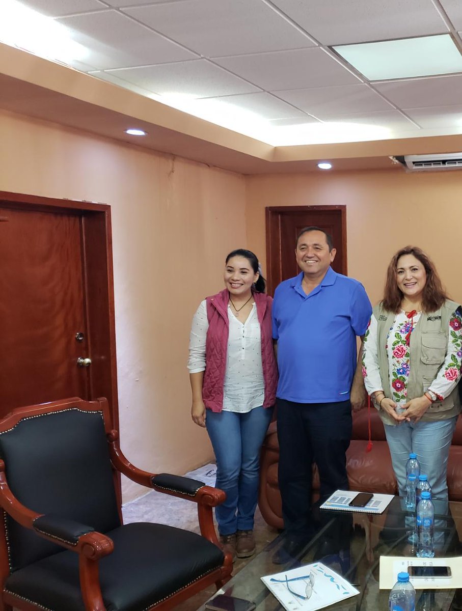 IEEJA_QROO's tweet image. La Dir. General, @CandyRaygoza, visito el #Mpio, #LázaroCárdena como parte de las estrategias para alcanzar las metas de alfabetismo, en el recorrido visito al Lcdo. Nivardo Mena, Pdte Mpal #LázaroCárdenas, con quien trato el tema de colaboración. El buen juez por su casa empieza