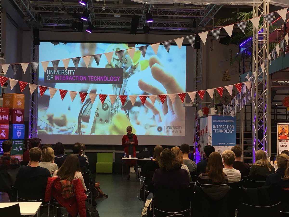 khiettruong's tweet image. Good turnout for the open day MSc Interaction Technology with @AlmaSchaafstal presenting! And Deniece explaining how students used tech to design for dementia. #utwente #interactiontechnology #humanmediainteraction