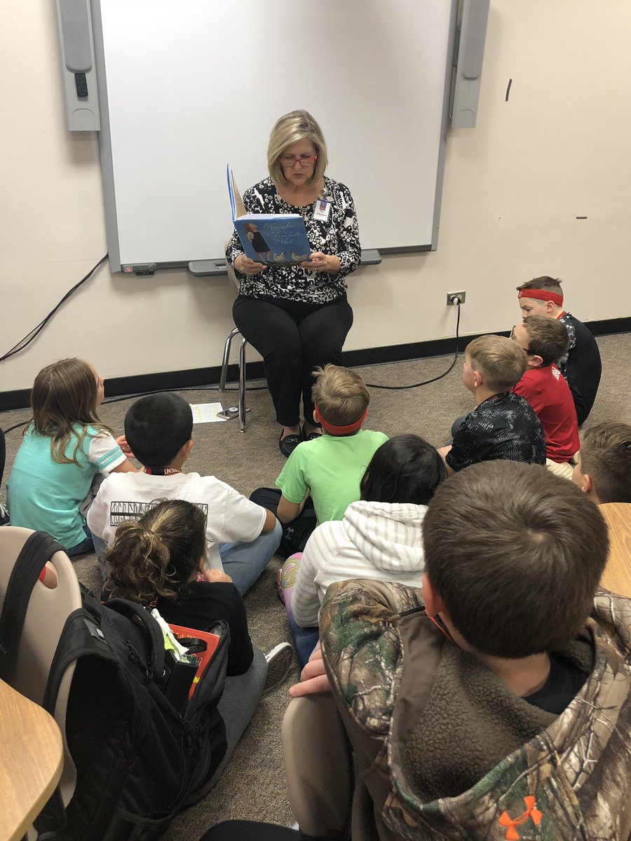 shelby_bland's tweet photo. Thank you, Mrs. Fox @KatyISDTrustee, for coming to read at Katy Elementary! My 4th grade class loved having you! 📚🐾 #promisetoread #katyisd #ketheorginal @ketheoriginal https://t.co/Yjs0Mru60P