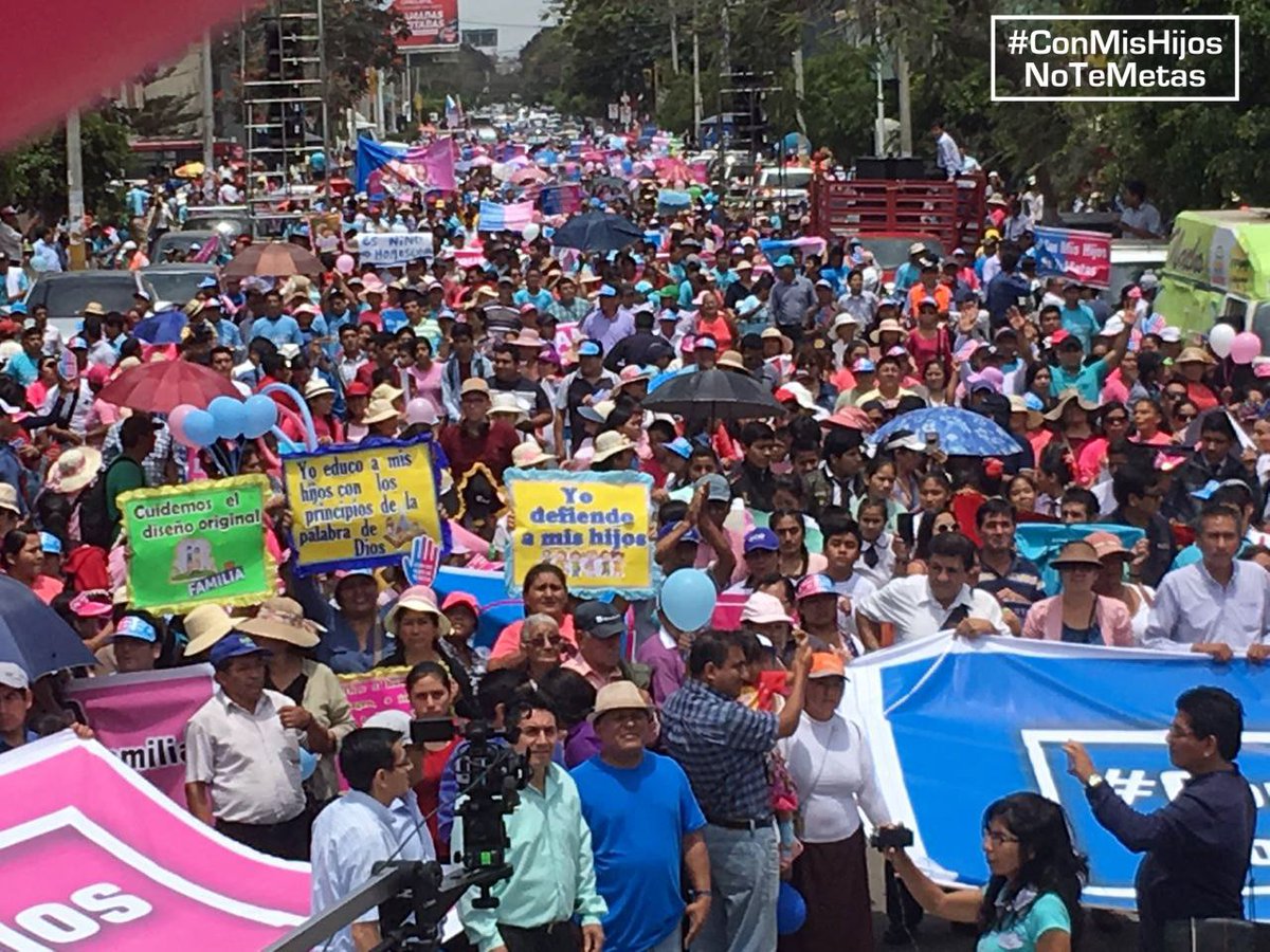 CMHNTM's tweet photo. Perú 🇵🇪 | Chimbote #ConMisHijosNoTeMetas #15Nov #GéneroNuncaMás #UnidosPorLaFamilia https://t.co/X6YhHuhrn9