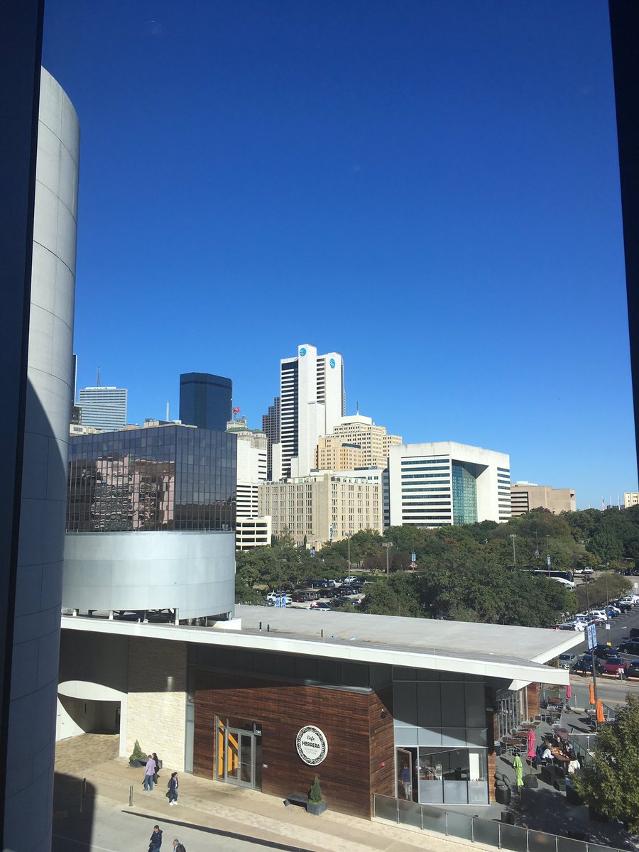 michellearankin's tweet photo. Enjoying the view during a few minutes of quiet time at #SC18 #IBMSC18 . https://t.co/7tiiG3HjgF