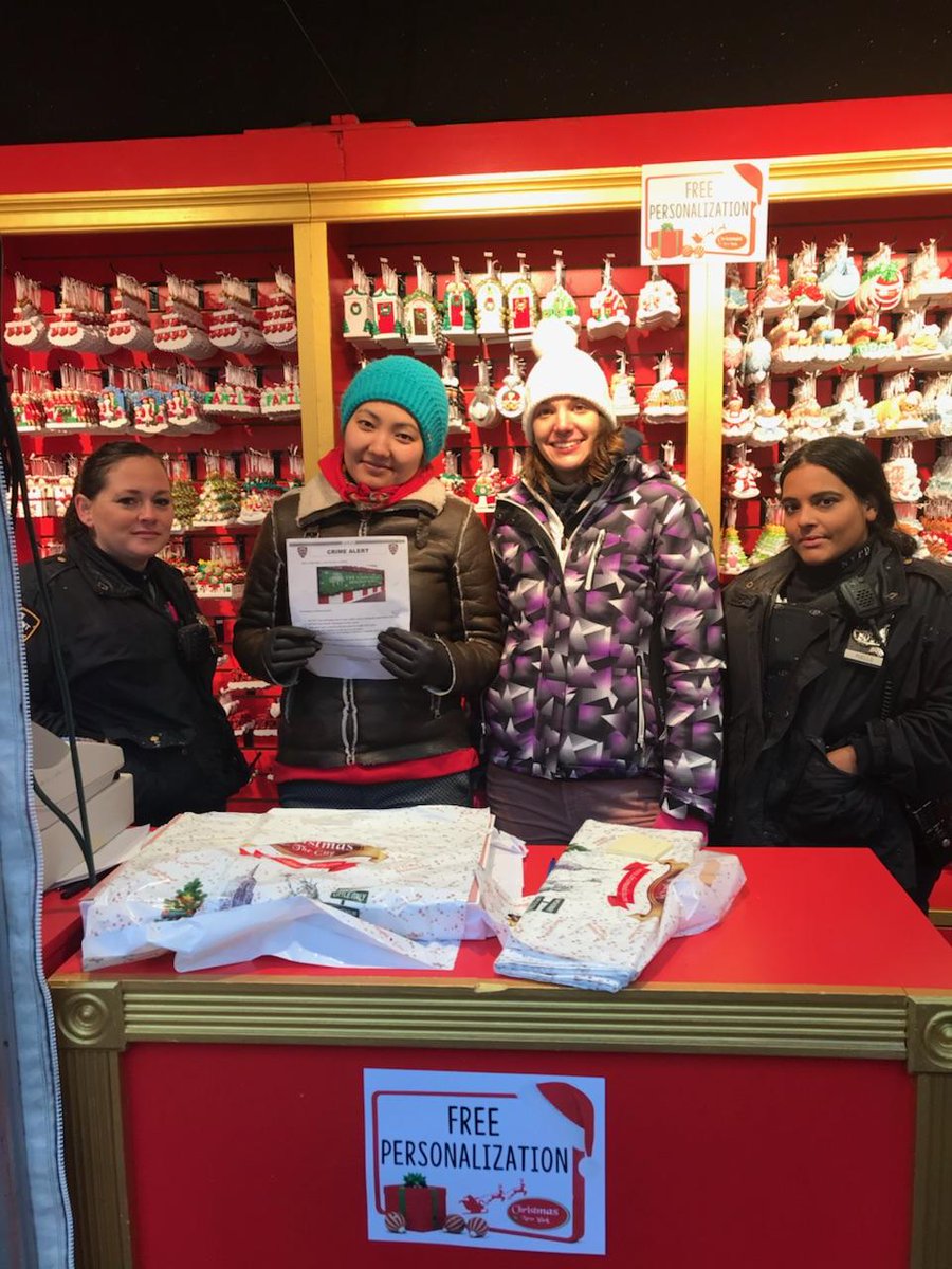 NYPD13Pct's tweet photo. 13 Precinct Sector Boy advises....
Shop smart in the SQUARE
Don't become a victim, BE AWARE!
#unionsquarepark #communitypolicing #holidaymarket #watchyourstuff #nypd #dontbeavictim #shopsmart #watchyourcellphones #crimeprevention https://t.co/rVSTf1oYLl
