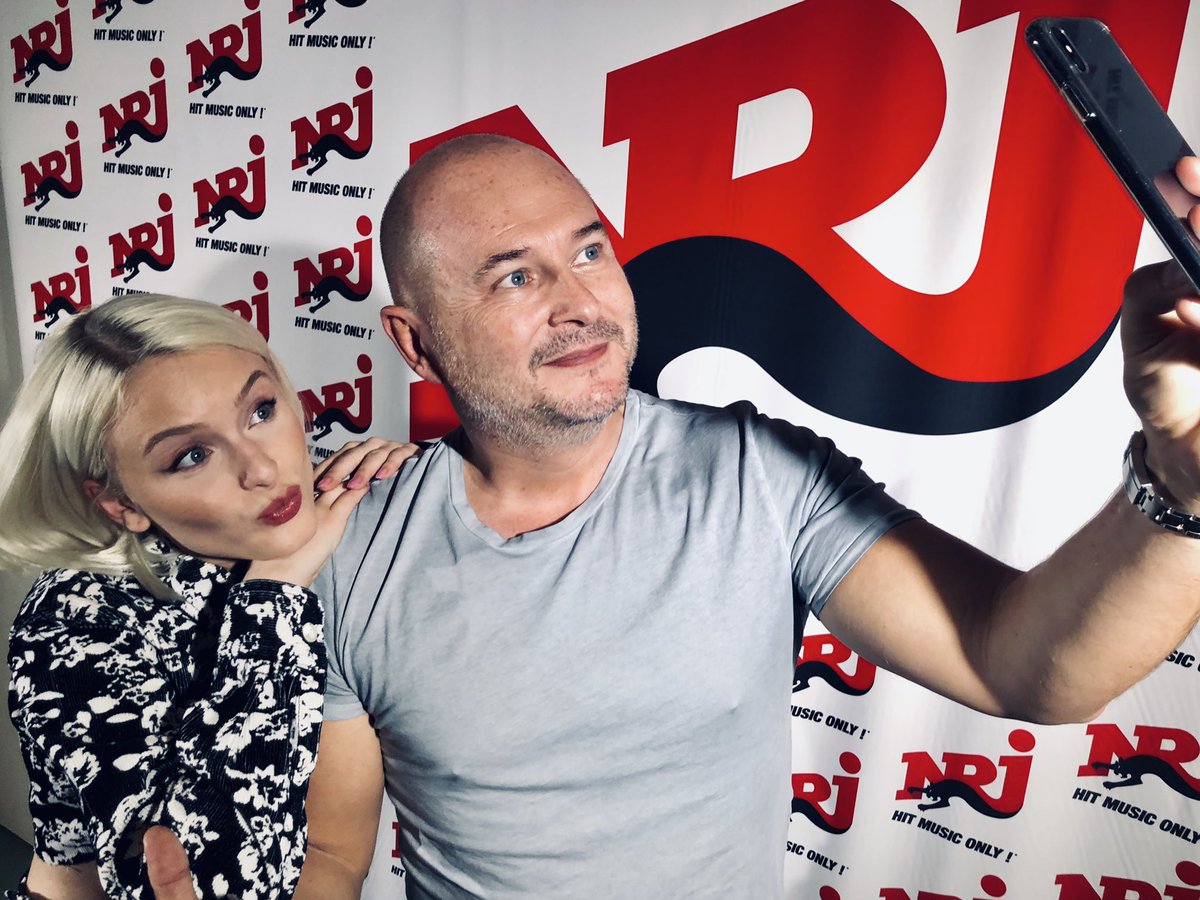 cauetofficiel's tweet photo. C’était énorme ce soir avec @zaralarsson ! Encore merci pour les audiences et d’être au RDV chaque soir 🥰 À demain 17h sur @NRJhitmusiconly ❤️ https://t.co/zg8JpQSus5