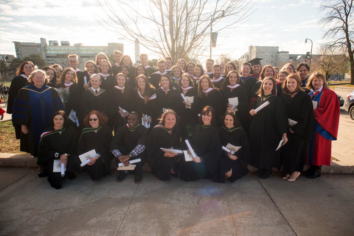 queensu's tweet photo. Congratulations to our newest @queensualumni! ππβ€ π #qgrad18
Thanks to @garrettelliott and @LarsHagberg for the great photos of the happy day
For more photos of our Nov 14th ceremonies see https://t.co/jDC19HjlX2 https://t.co/iTRbLgSzRo