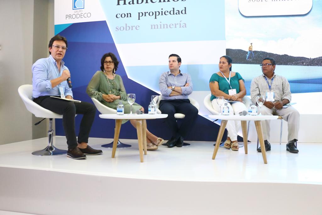 GrupoProdeco's tweet photo. “Propuestas audaces como las que se han mostrado son la responsabilidad que tienen las empresas para generar desarrollo sostenible y paz en los territorios”: Sergio Guarín, director Área Posconflicto en @ideaspaz #ForoProdeco https://t.co/SQROeyKpIP