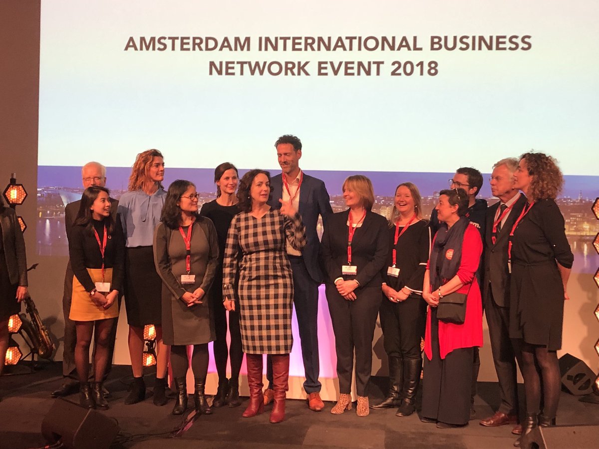 creators_c's tweet photo. Het International Business Network Event 2018 met @femkehalsema en @wtwiller. Aandacht voor woningen, talent&internationale scholen en energievraagstuk. Schouders onder #Metropoolregioamsterdam. Trots dat we een steentje bijdragen! Letterlijk & figuurlijk met het #bouwprogramma. https://t.co/rVoeIWSyXM