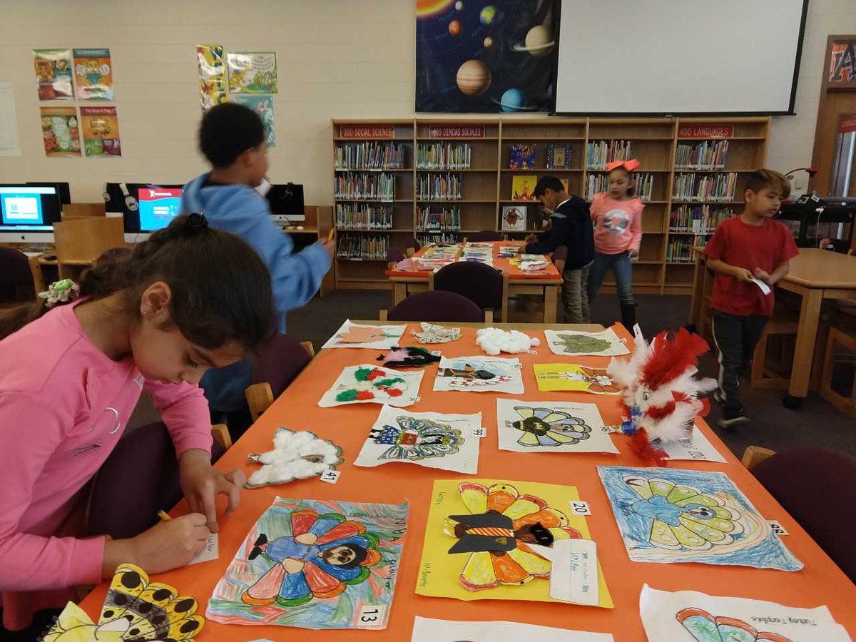 GuerreroLibrary's tweet photo. Students celebrate their favorite book characters as they vote for a Turkey in Disguise! #AISDproud@@GTGrizzlyBears @gtprincipal186 https://t.co/OHl4LBTwbL