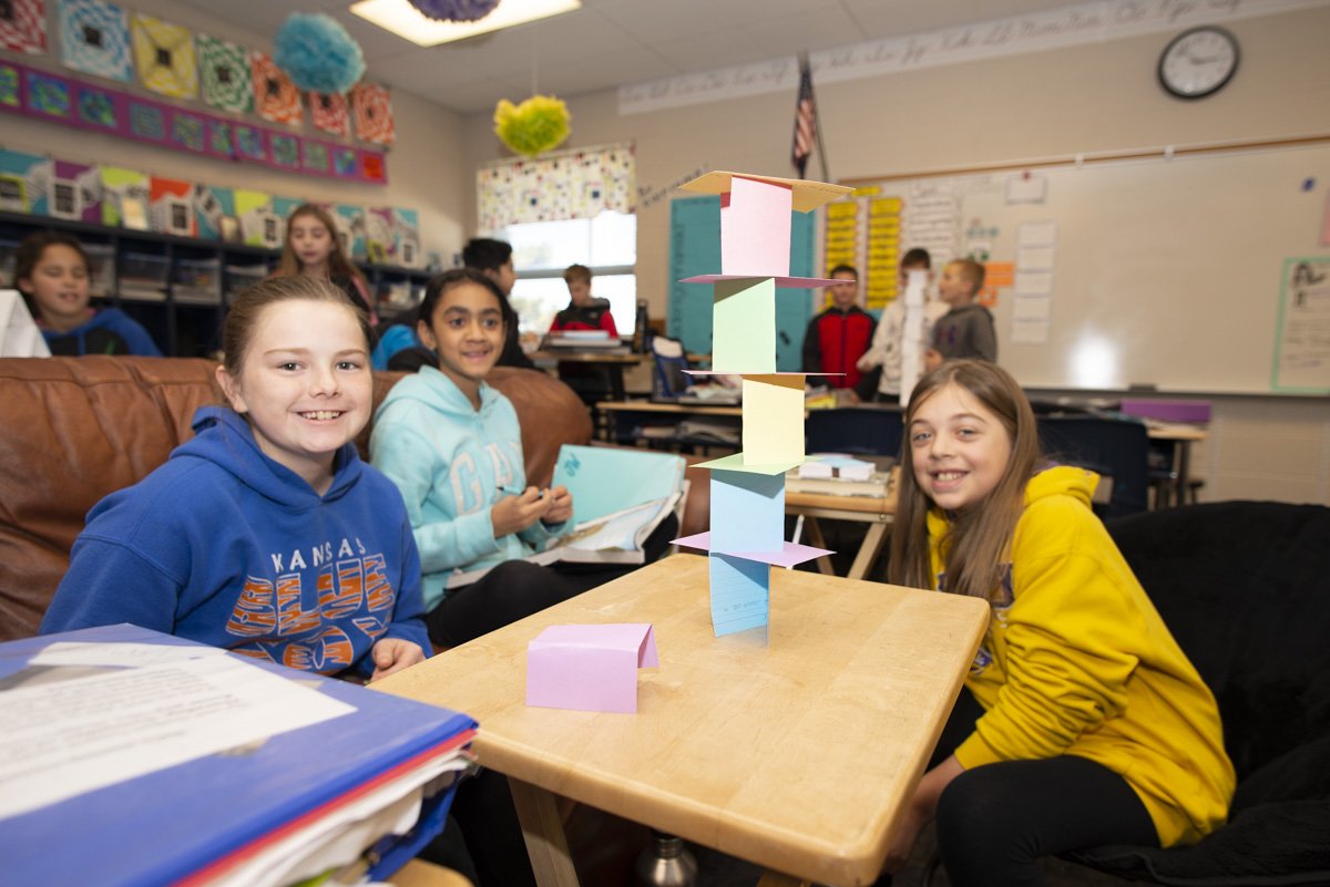 bethgsxr's tweet photo. We borrowed this idea from Miss 5th. Ss use a short story to spark ideas for lower level and upper level comprehension questions. For each question written and answered in a complete sentence they get to add a card to their structure. What engagement! #5thgrade #weare https://t.co/OAp8w9YWHm