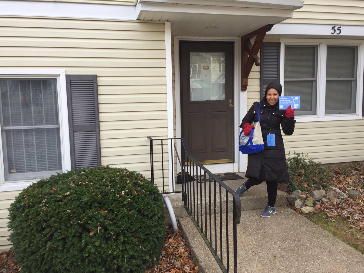 Eugethehuge's tweet photo. Sharing information to our older residents about how the @CityOfBoston and @AgingInBos can help ! What a fun day we spoke to a bunch of wonderful residents! #AgeFriendlyBOS https://t.co/DPKjmqNyjp