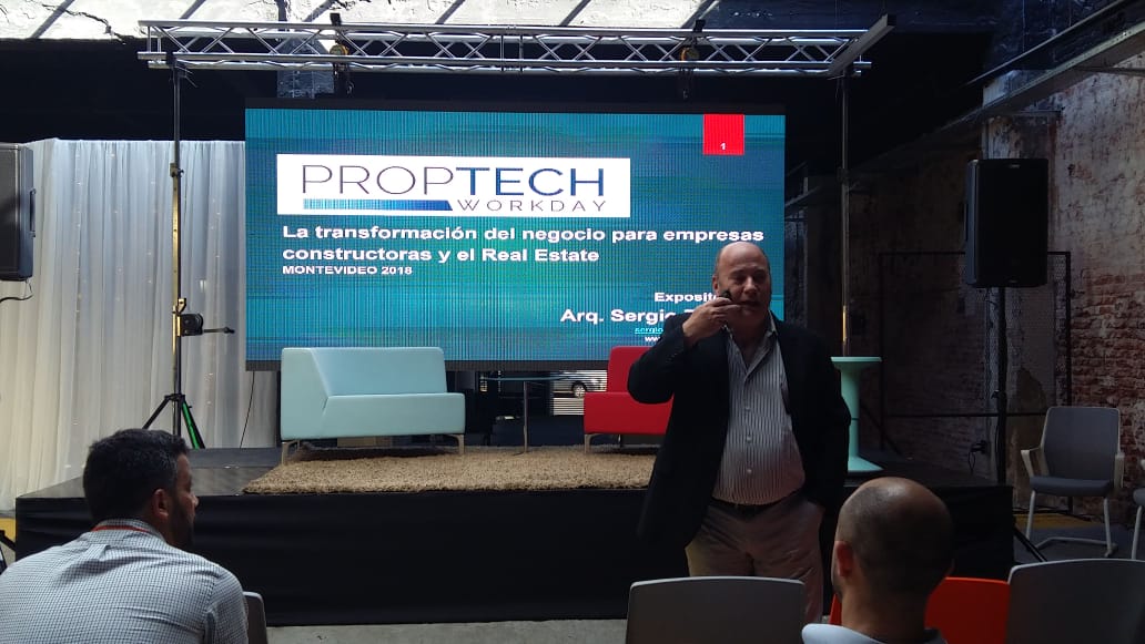 PrensaRE's tweet image. &quot;Hay que entender las nuevas formas de habitar para aprender a construir lo que el público necesita. Espacios suburbanos, co-living, teletrabajo, nómades, coworking, y más, todo este ecosistema genera nuevas maneras de habitar&quot;, dice Sergio Topor, de NAyC, en #PROPTECHWorkday.