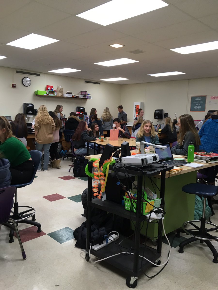 OCONMRSHOLTZMAN's tweet image. #PrinciplesofBiomedicalScience students showing their #oconpride and using #ScientificModels to teach others about #diabetes