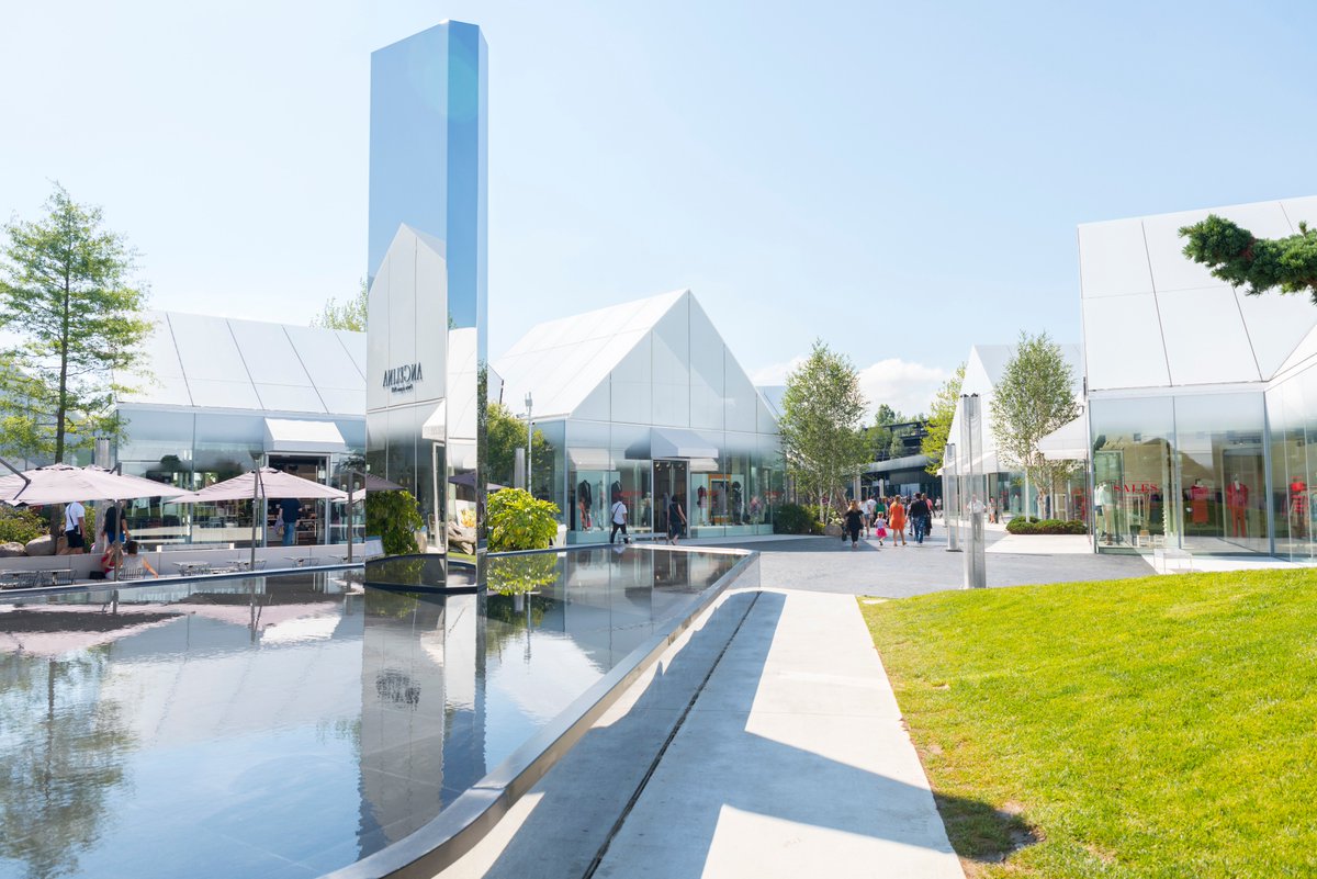 MAPICWorld's tweet photo. The winner of our BEST OUTLET CENTRE category at the #MAPIC awards is The Village, Villefontaine, France - designed by architect #GRDesign, and developed by @CieDePhalsbourg! 

#outlet #retail #commercialrealestate https://t.co/z8qvH2gver