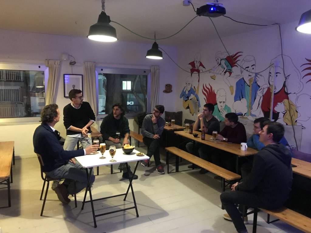 hicoders_'s tweet image. Ojo! Tenemos las fotos del pasado #meetup en #castelldefels. Genial charla sobre #webcomponents y mejor #networking con cervecita gratis cortesía de @estrellagalicia. No te pierdas el próximo evento en @MasmasCDF.  🤓💡🚀