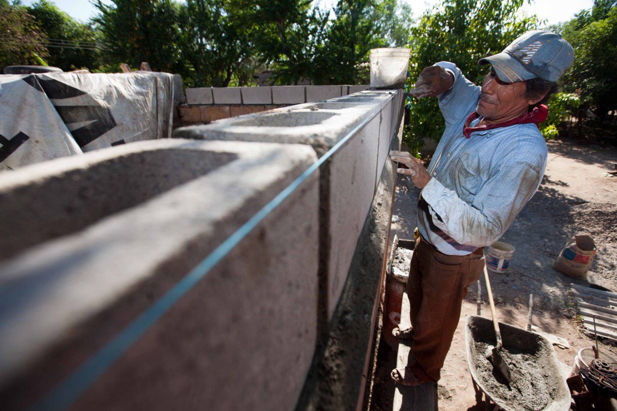 SEDESOL_mx's tweet photo. #Blog En esta administración se han invertido 372 mil millones de pesos del Fondo de Aportaciones para la Infraestructura Social #FAIS al apoyo a comunidades 💰 https://t.co/tUfk4SjBeQ https://t.co/3QkGWhOtrd