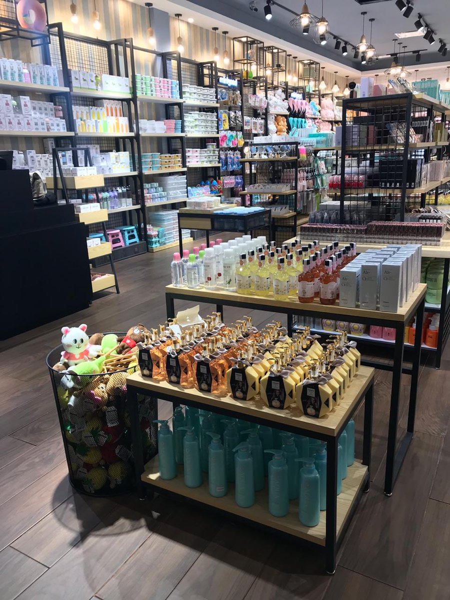 fchinchot's tweet photo. Ya abrimos la tienda de #minigood en Plaza Sendero Toluca. 😃
Listas las tres primeras, CDMX, Edo Mex y Puebla. La verdad el diseño está increíble y los precios también. Y sí, van a tener descuentos durante El Buen Fin. https://t.co/u751Zm4Pjf