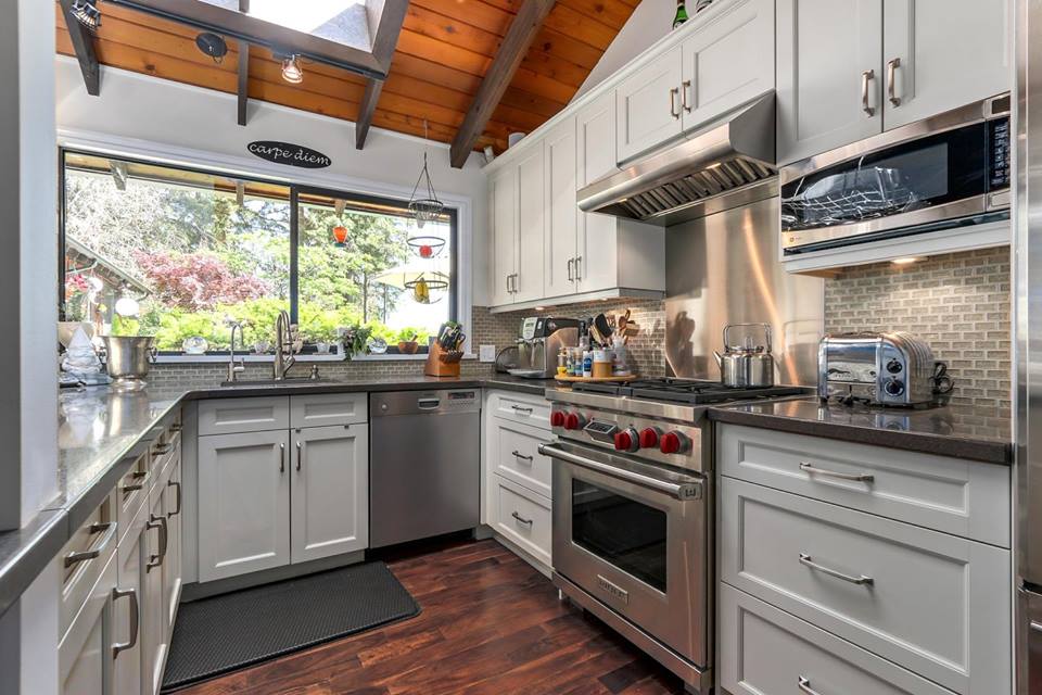 WEST BAY SCHOOL Catchment! Conveniently Located yet completely PRIVATE!

First time on the market in nearly 20 years! One of the kind spectacular cozy home situated in a COMPLETELY PRIVATE PICTURESQUE OASIS: bit.ly/2P5cbtL

#RealEstate #Realtor #Listing #RealEstateLife