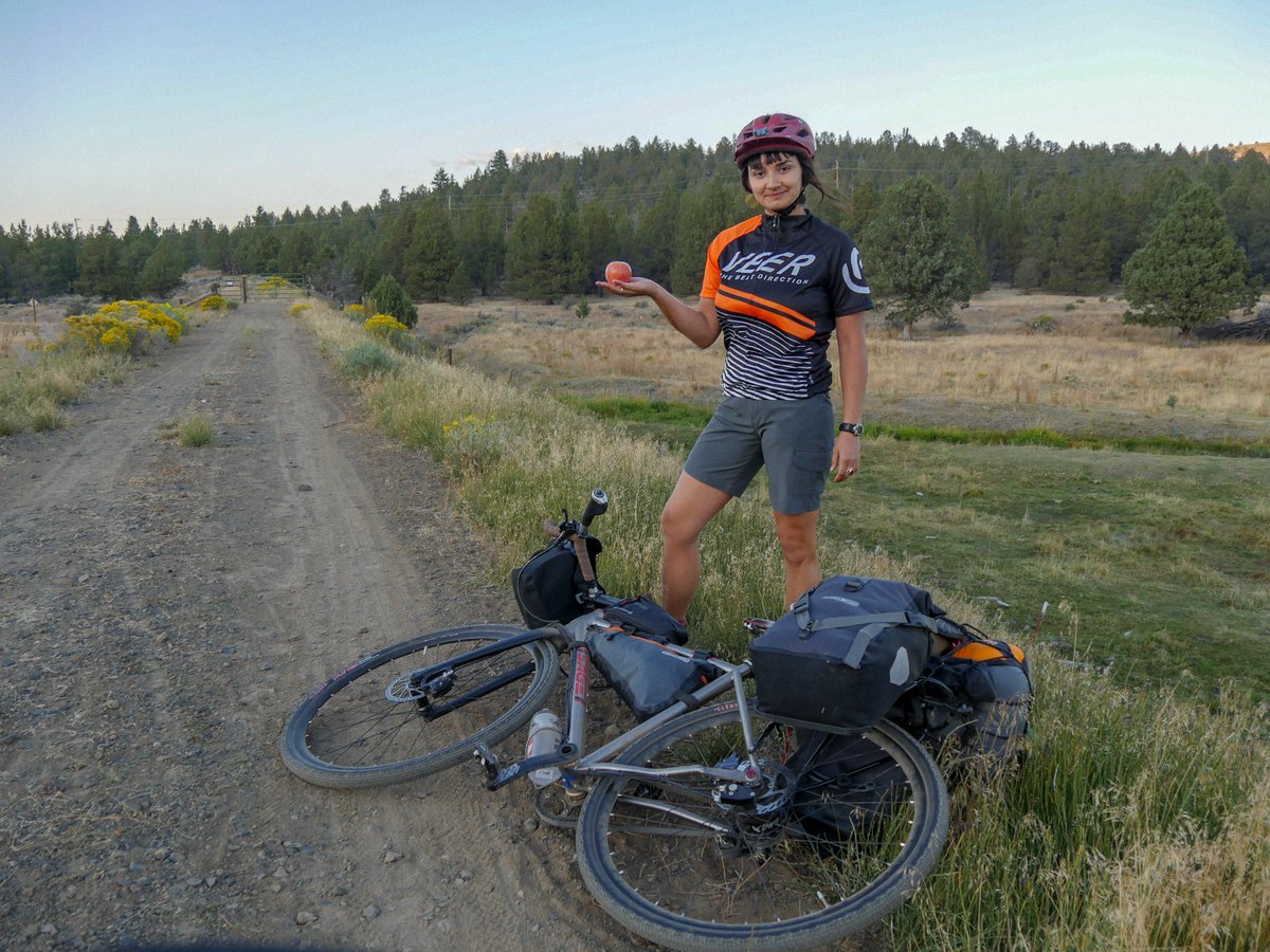 Veer_Cycle's tweet photo. You know what they say... an apple and a split belt a day keeps the doctor away 🍎😋 
.
.
.
.
#splitbeltprotour #takesyouanywhere #veercycle #veer #getveered https://t.co/qVf3JxUNw6