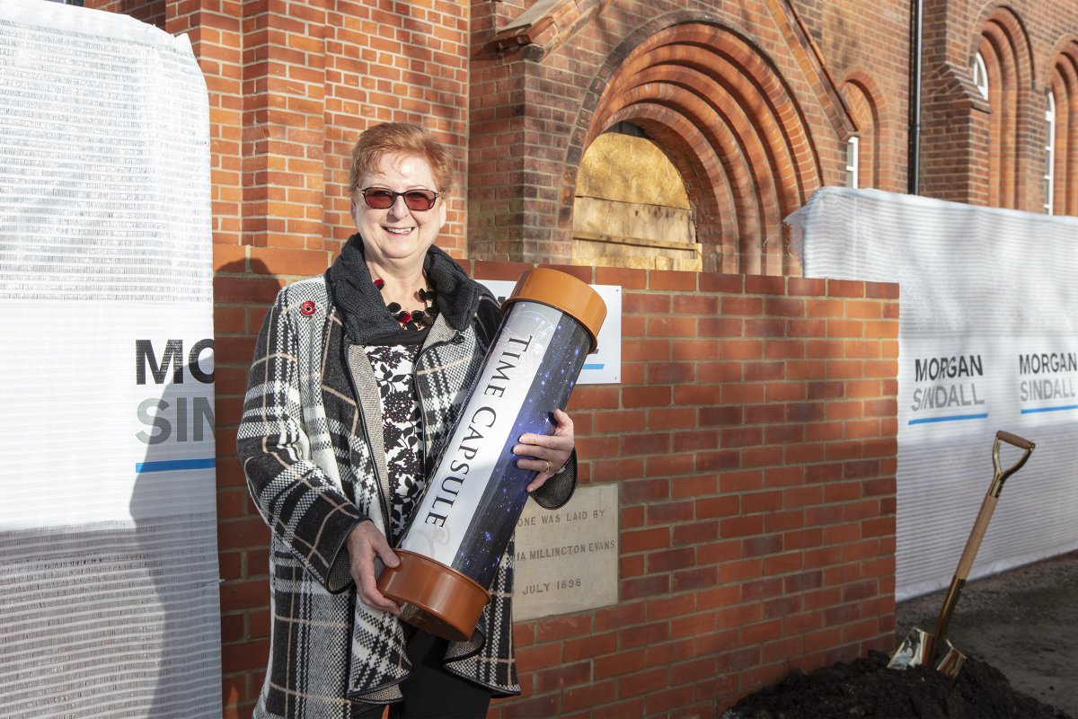 VanessaStAlbans's tweet image. A very special day last Thursday for Team Look! @LookStAlbans Burying the Time Capsule at Oak Tree Gardens with The Mayor &amp;amp; meeting people who will live there #cocreated #designconcept Images thanks to  @morgansindallci More on our website soon 😊@ImaginePlaces @StAlbansCouncil