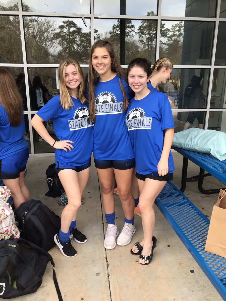 MaleahHaley's tweet photo. so happy to have had the same birthday besties since we were 10😩 love y’all more than you know and hope y’all have the best day ever!! forever and always the #bigthree @davissmere @anneliesejm https://t.co/GsCa54PDH6