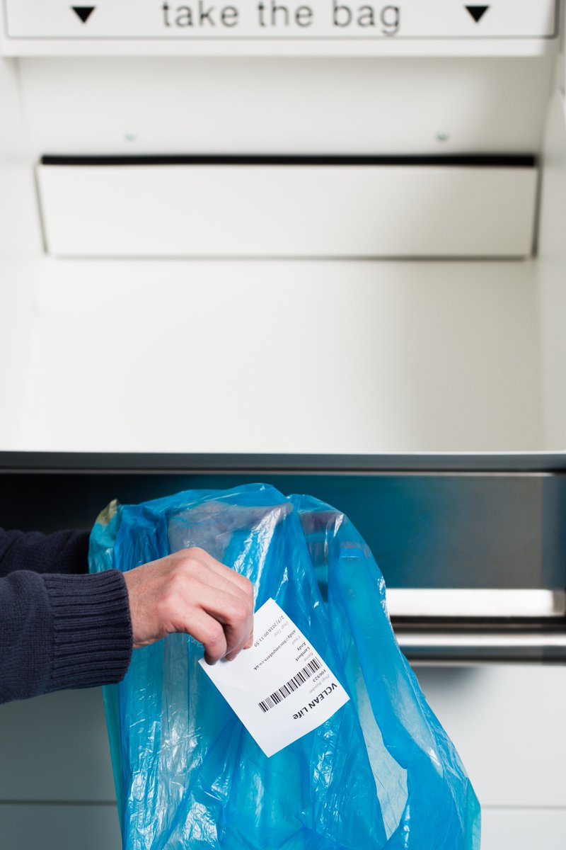 VCleanLife's tweet image. A Box to drop off your dry cleaning? And collect it again just 24 hours later? Too good to be true! Coming to a VDrop near you! vclean.life #drycleaning #london #TFL #convenience #technology #vending