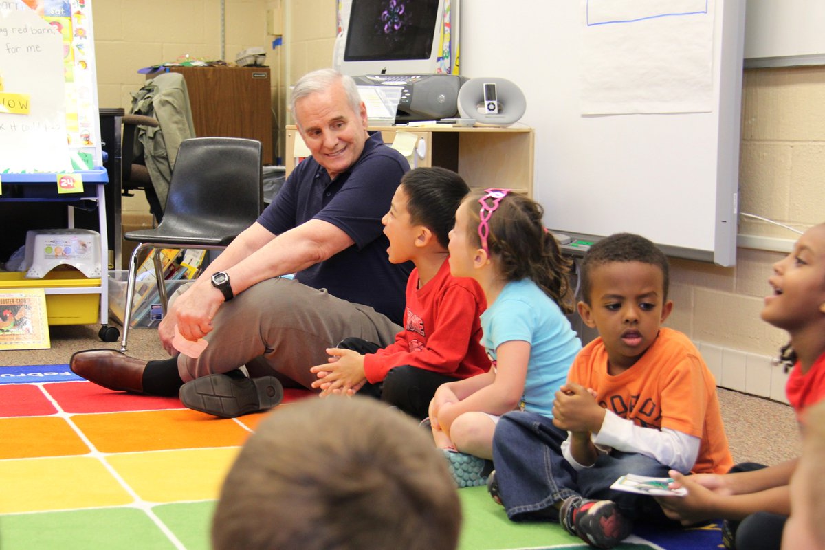 GovMarkDayton's tweet image. #TBT to 2011 when Gov. Dayton and the Legislature created the state’s Early Learning Scholarship Program. 

Since then, nearly 30,000 children from low-income families in MN have gained access to early learning programs, preparing them for success in school and life. 

#BetterMN