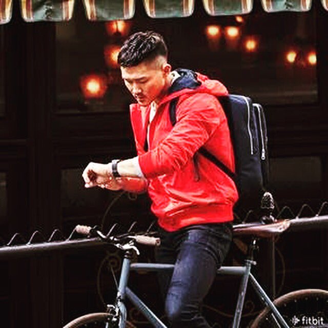 MadridPremiere's tweet photo. La nueva de Speed no tendrá a Keanu Reeves ni un autobús. ¡Fitbit y bicicleta! Gracias a @Fitbites por apoyar el cine https://t.co/LOu852p2jw