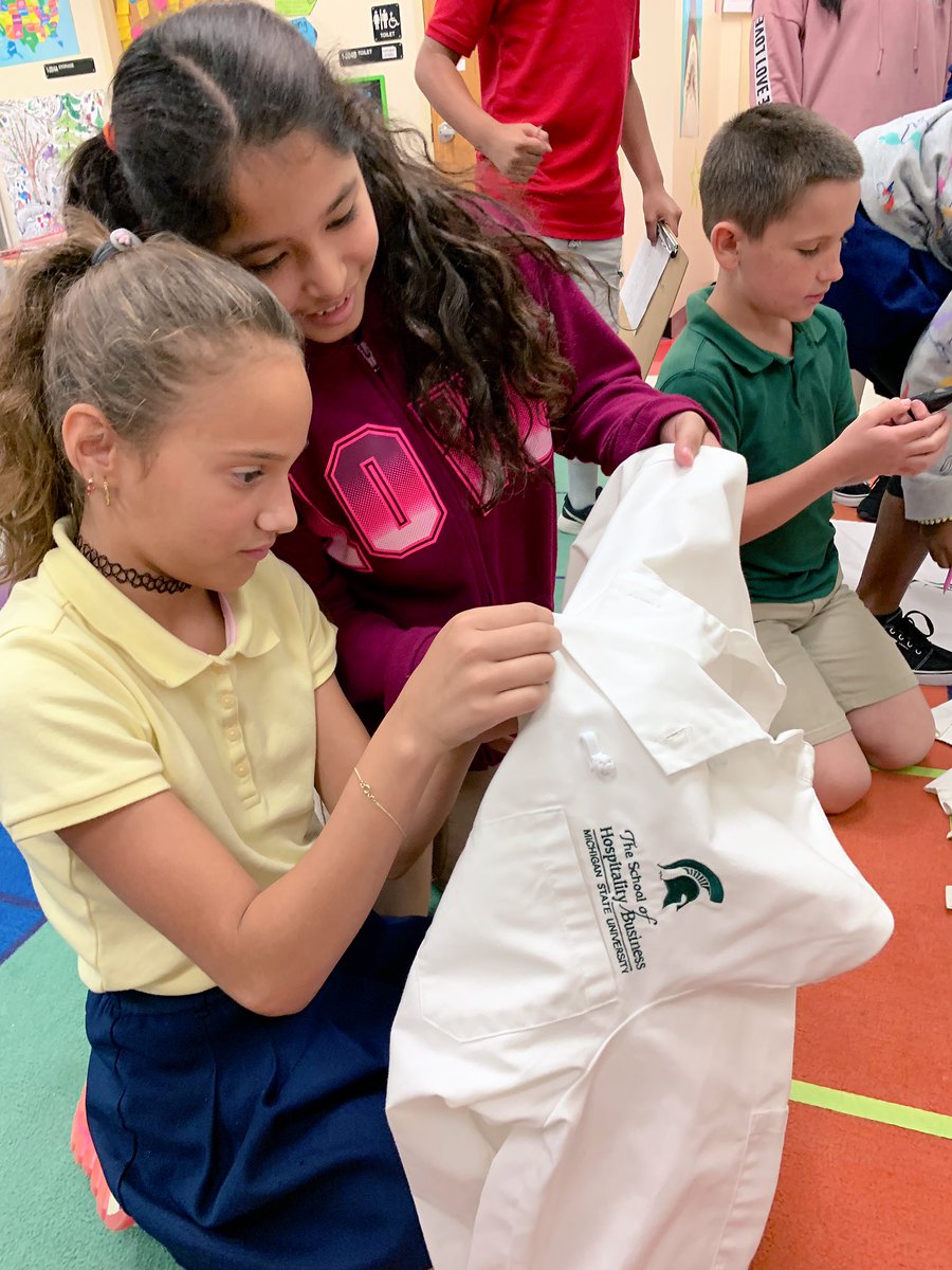 MrsCsAllStars's tweet photo. Claim: We’re awesome. 
Evidence: Just look at us. 
Reason: Fabulous doesn’t need a reason. 

#claimevidencereason #CER #languagearts #handsonlearning #allmypastlives #michiganstate #hospitalitybusinessgrad #futurespartans @MDE_Stars @michiganstateu @TheSchoolofHB https://t.co/cVDZ1YBGmH