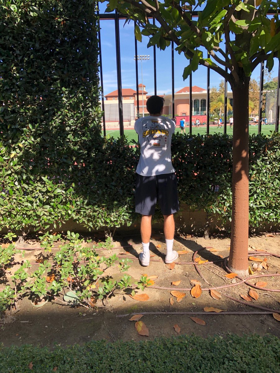 ChipReinhart's tweet photo. Yet another photo of me was taken. Kind of getting tired of not being able to explain myself so I'm not even going to try. #BehindyourBak #PostEarYours https://t.co/VQgKMmDHub