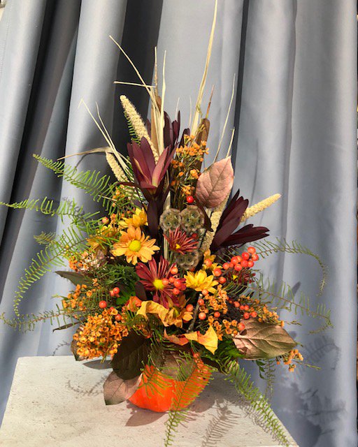 BlumenMeisters's tweet photo. 'Tis the season to order your holiday custom centerpieces! Let one of our talented designers create an unforgettable design for you and your guests to enjoy! Call us today and reserve your delivery time!
830-629-1604 https://t.co/PoDLyBsE8Y