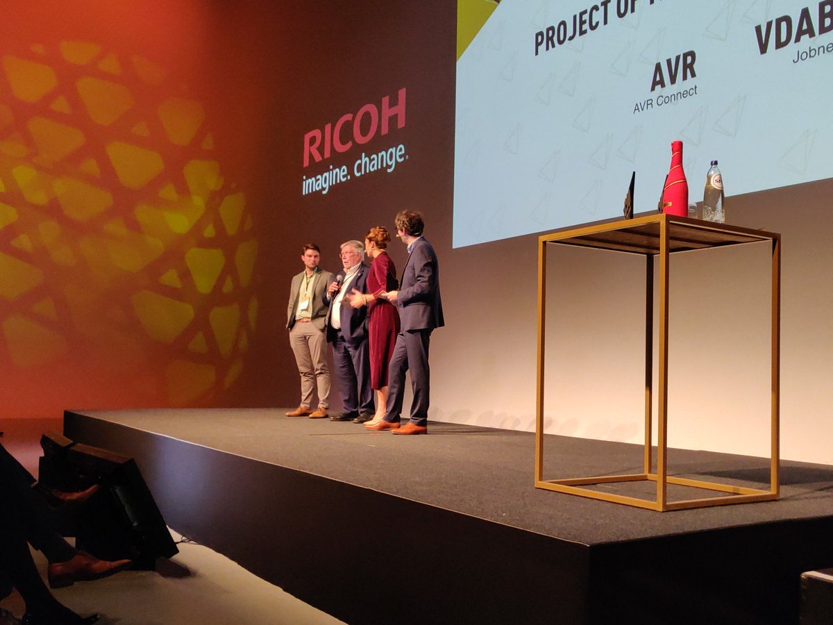 Pieterjanvl's tweet photo. De jury gaf twee projecten evenveel punten, en dus winnen AVR en VDAB beiden de award voor ICT Project of the Year in de categorie small project. #cio2018 https://t.co/EzGqFov6L6