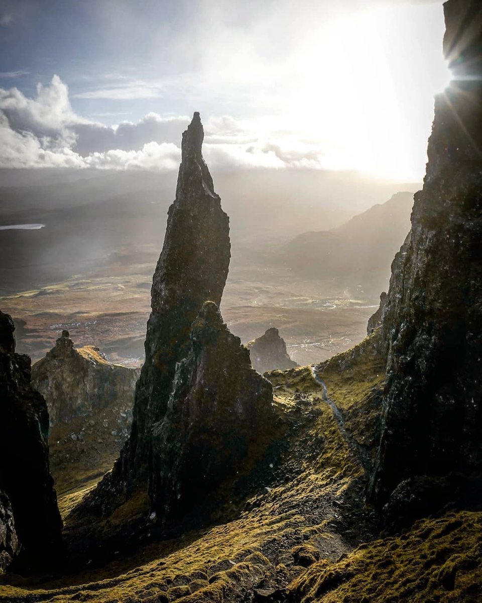 hiddenscotland_'s tweet photo. Here we have the beautiful Quiraing on the Isle of Skye #hiddenscotland

📸 https://t.co/dCVkF6rhiQ https://t.co/VvJoESMwPM